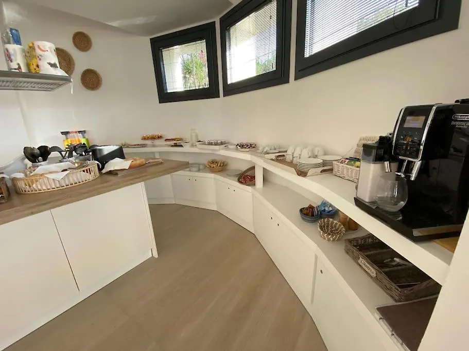Fenandgi Luxury Hospitality At Its Finest ! Hotel Porto Columbu - Perd'E Sali Italy