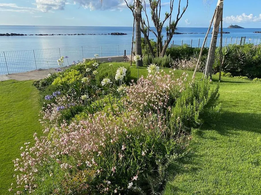 Fenandgi Luxury Hospitality At Its Finest ! Hotel Porto Columbu - Perd'E Sali Italy